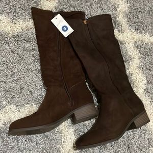 NWT Brown Womens knee high boots size 9